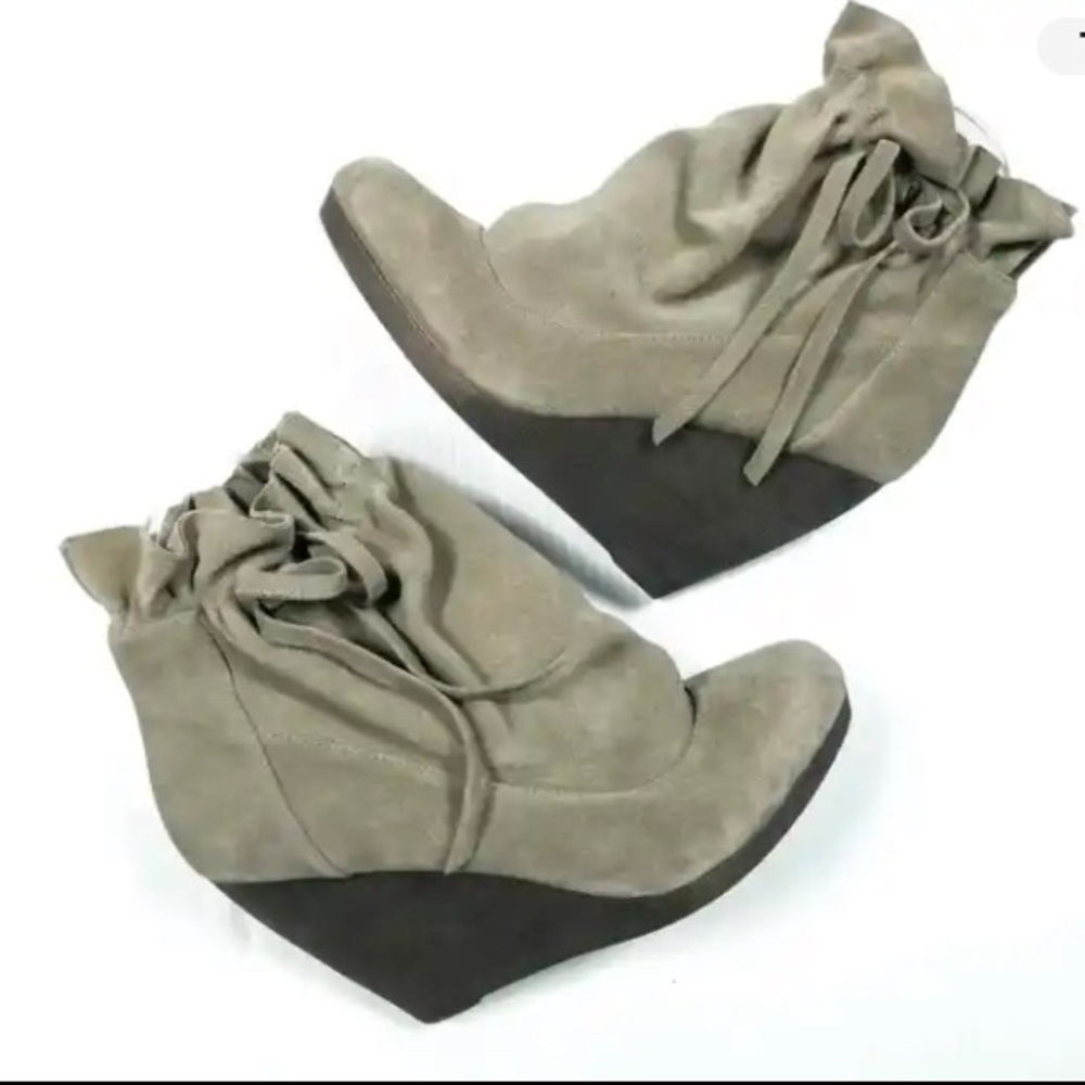 NWT Express Suede Leather Slouchy Cinched Wedge Booties Size 7-1/2